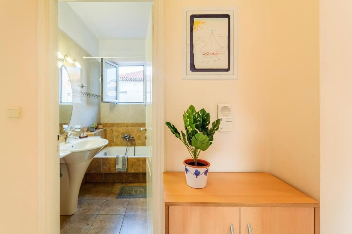 Spacious Urban Haven-Family Home, Perfect Location Kalamata Ngoại thất bức ảnh