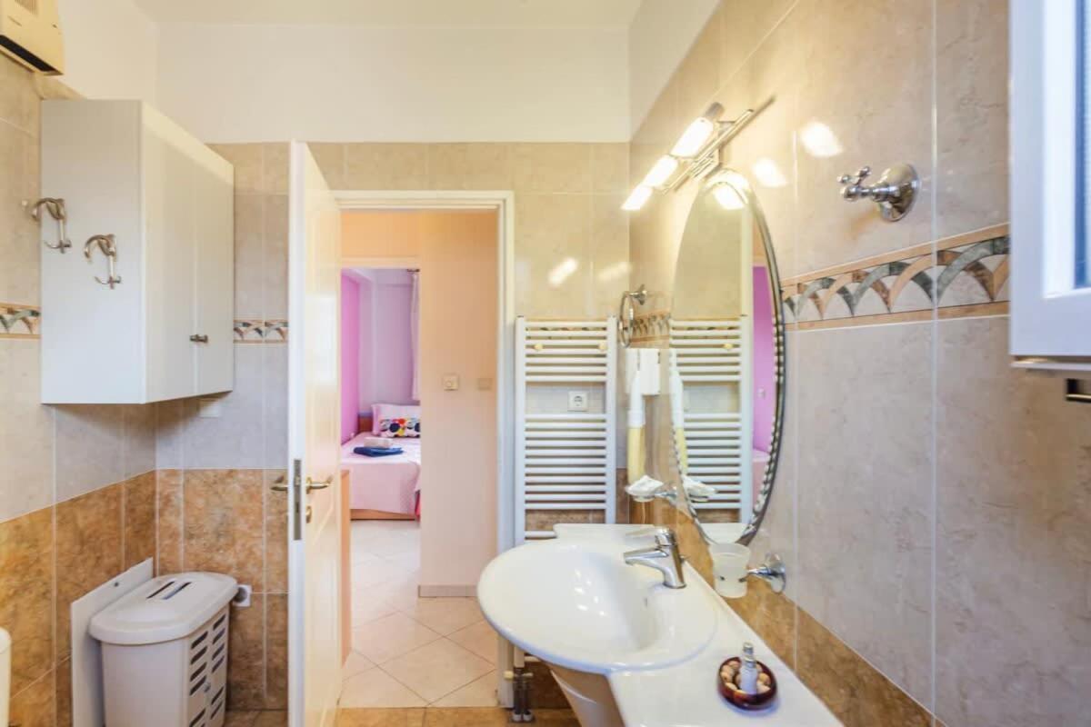 Spacious Urban Haven-Family Home, Perfect Location Kalamata Ngoại thất bức ảnh